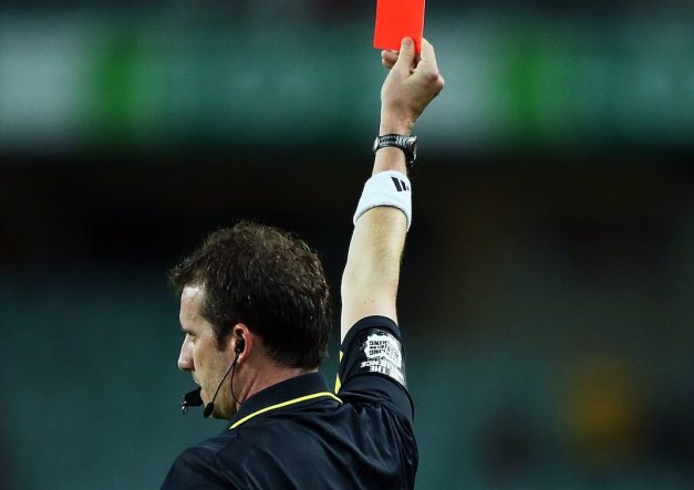 Thẻ đỏ là gì? Luật phạt thẻ đỏ trong bóng đá như thế nào Ku bet?